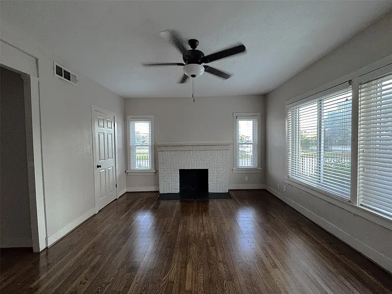 302 W Saulnier St #2 — Photo 4
