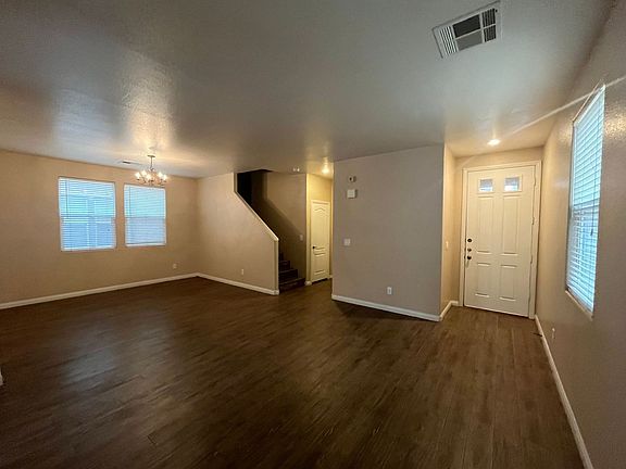 4th image of 933 Purdy Lodge St