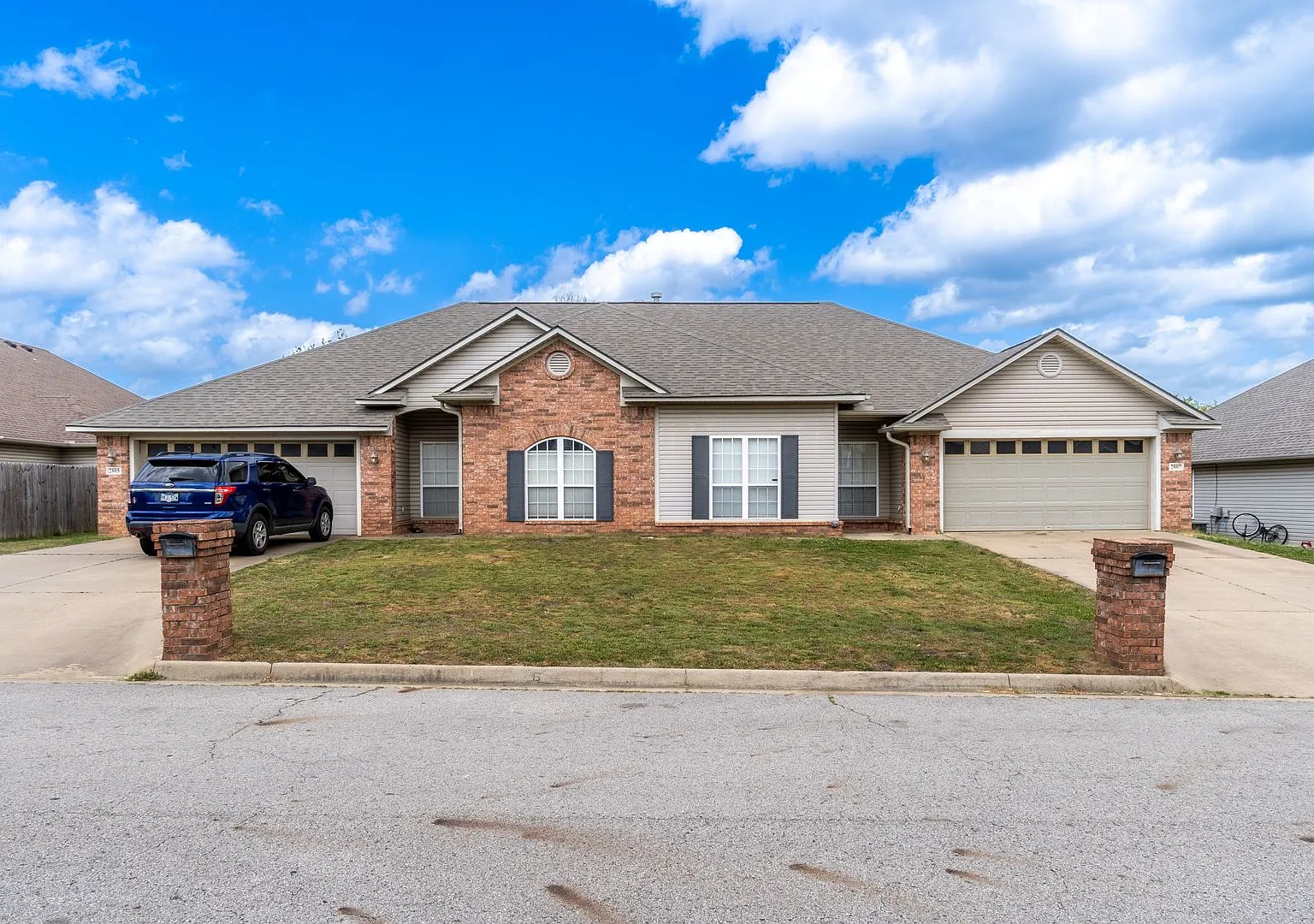 * Move-In Special * Beautiful 2 Bedroom / 2 Bathroom Duplex in Fort Smith — Photo 1