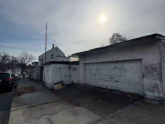 4th image of 59 Saint Marys Ave