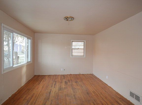 3rd image of 628 Whittier St