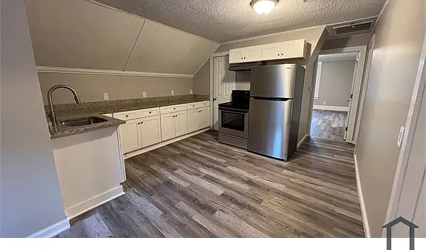 50 Vernon St #3 — Photo 1