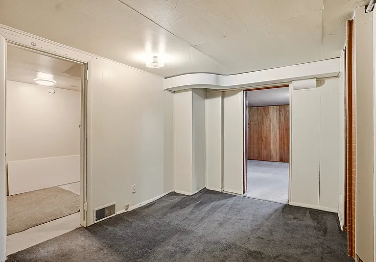 808 E Mission Ave — Photo 23