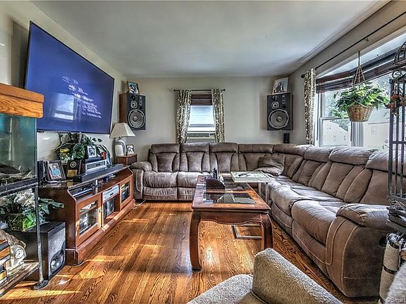 4th image of 166 Beverly Dr