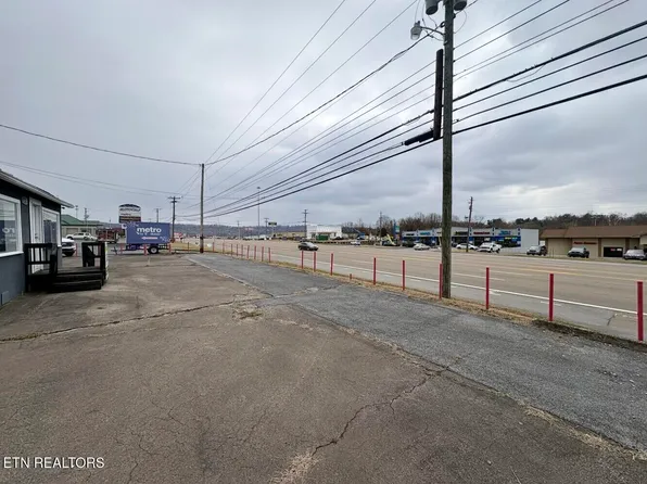 1400 E Stone Dr, Kingsport, TN 37660