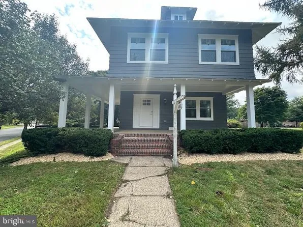 401 Laurel Rd, Laurel Springs, NJ 08021