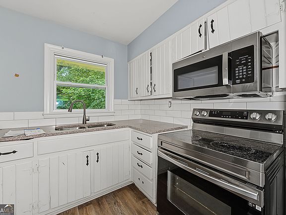 4th image of 2159 Dresden Dr