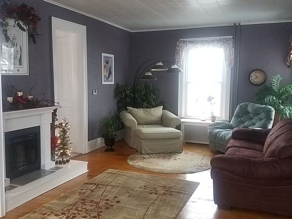 27.5 x 13 Living room