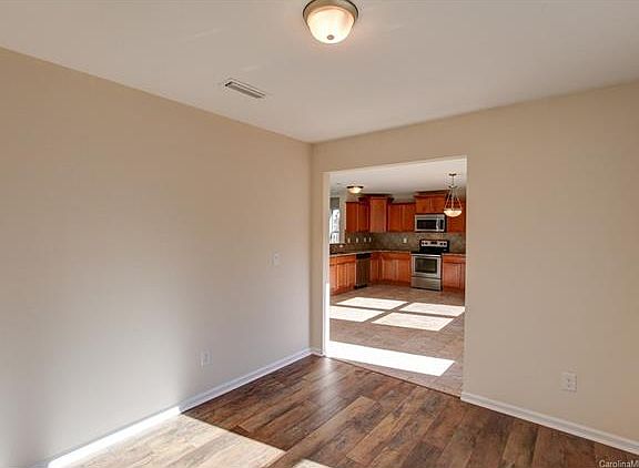 5th image of 2207 Lake Vista Dr