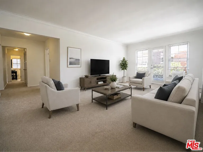 8551 Holloway Dr — Photo 4