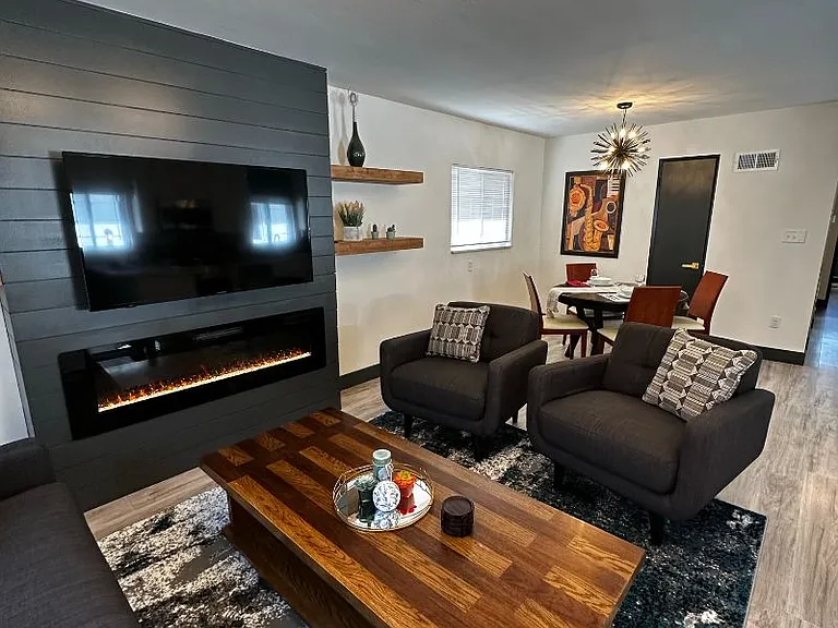 921 Regina Ave — Photo 1