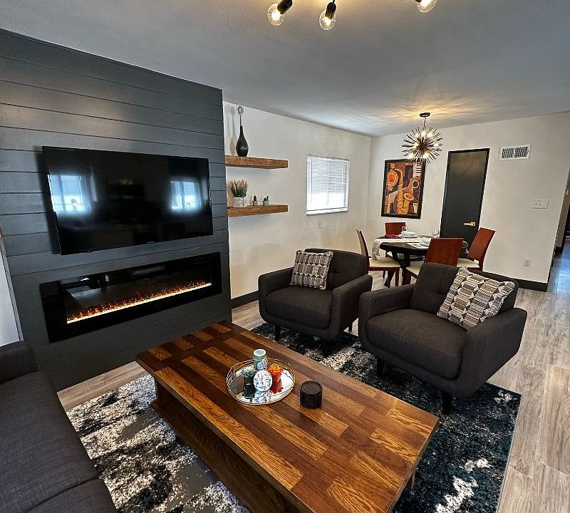 1st image of 921 Regina Ave