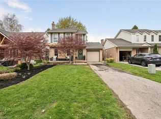 490 Knightsbridge Cres, Hamilton, ON L9G 3S5