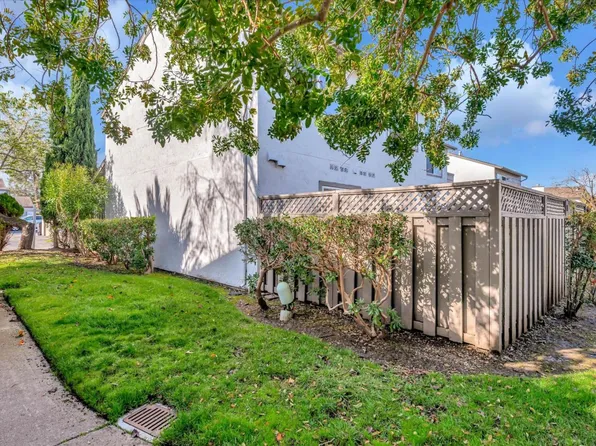 875 Erickson Ln, Foster City, CA 94404