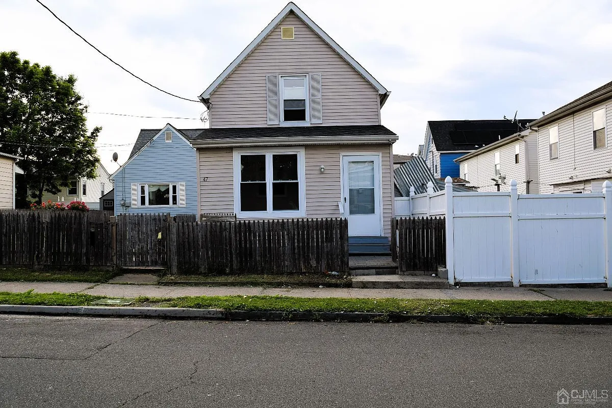 Building Photo - 47 Christopher St #47