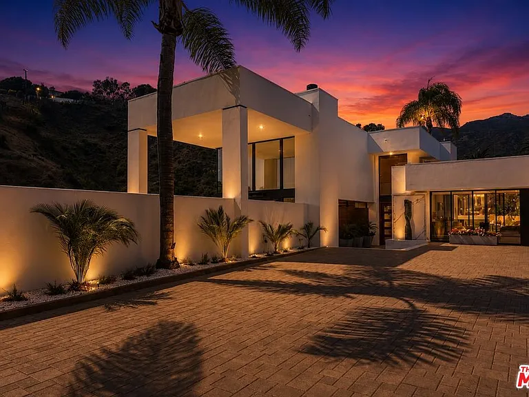 3851 Sweetwater Canyon Dr — Photo 30