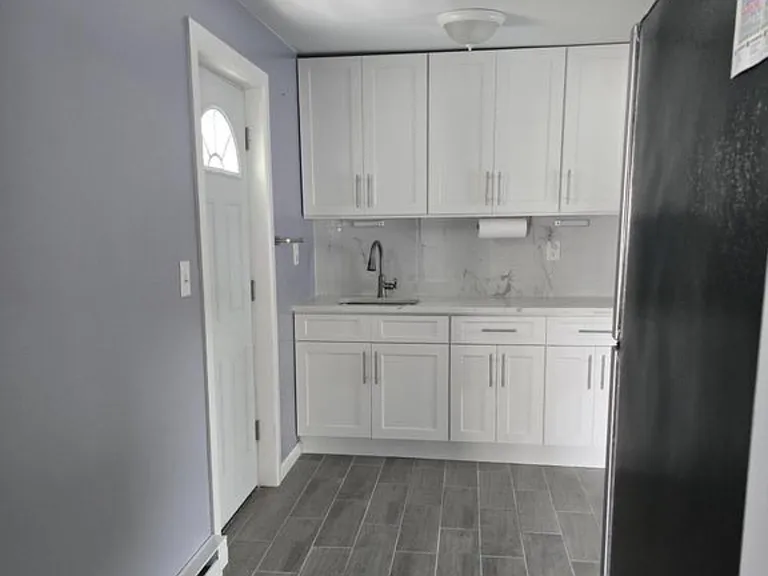 325 Ferdinand St — Photo 3
