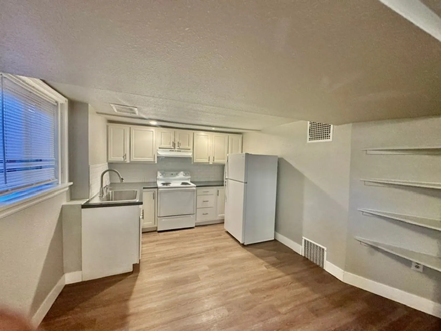 930 20th Avenue — Photo 2