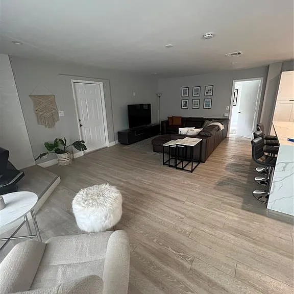1573 NE 30th Ct — Photo 4
