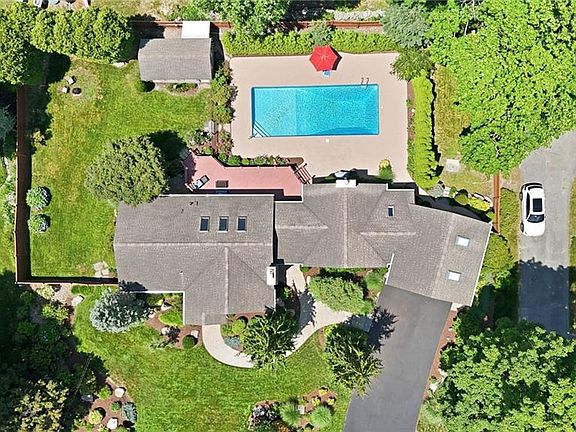 4th image of 45 Newton Ave