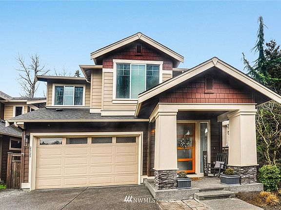 Elegant MainVue Home -- Stonewater Creek on a cul de sac backing to a greenbelt.