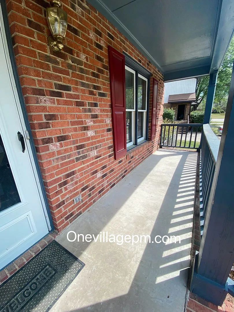 Building Photo - 433 Creekway Dr