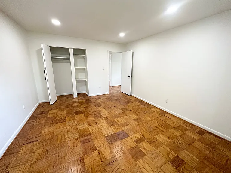 Melrose Apartments — Photo 47