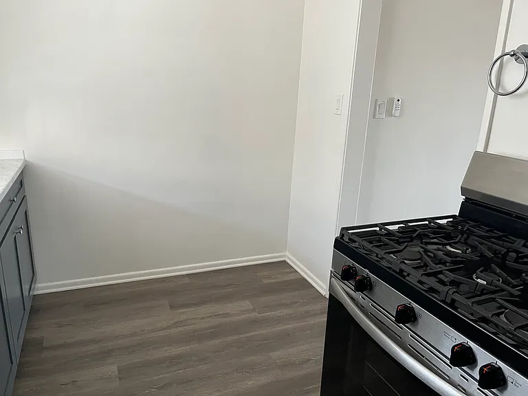 10821 Bloomfield St #5 — Photo 4