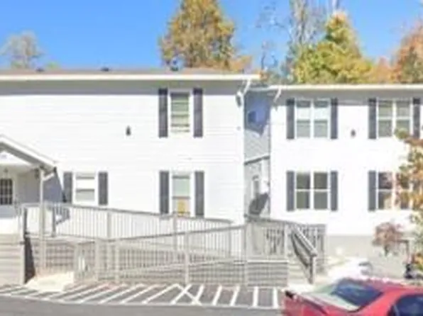 305 8th Ave E, Hendersonville, NC 28792