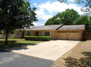 121 Oak Ridge Dr, Kerrville, TX 78028