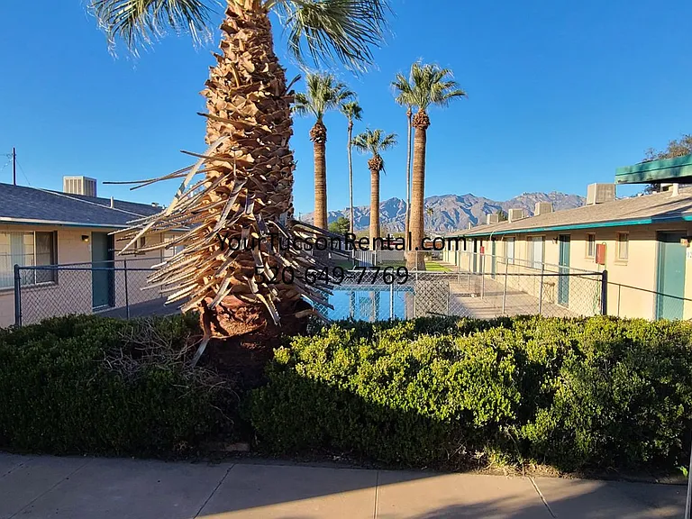 Arlington Commons - 4530 E Pima St Near Swan Road — Photo 19