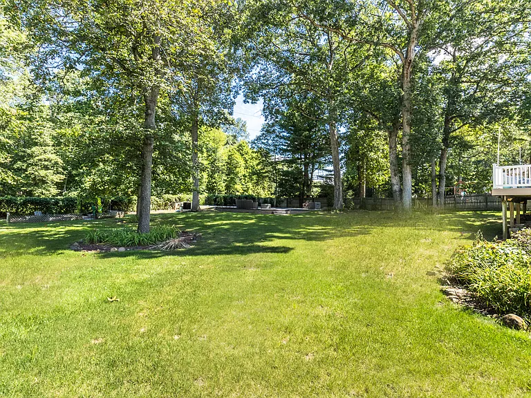 58 West Dr — Photo 22