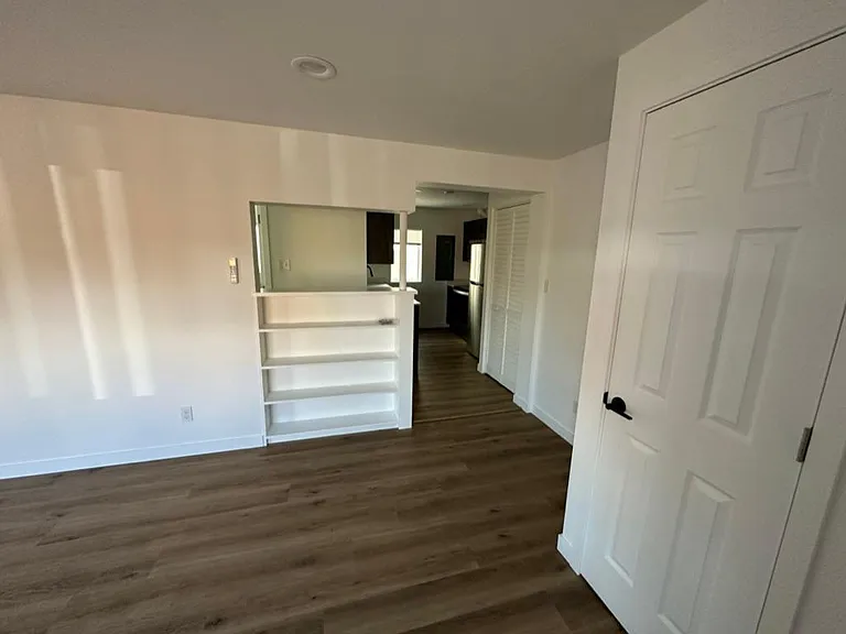 112 5th St #101 — Photo 2