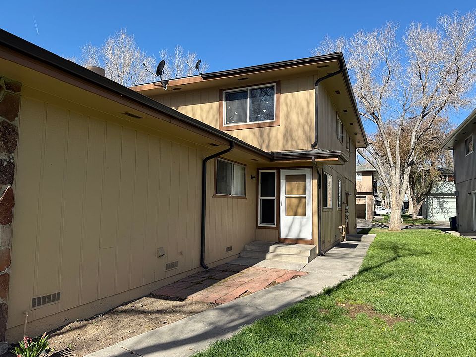 1st image of 641 Oakwood Dr APT 3