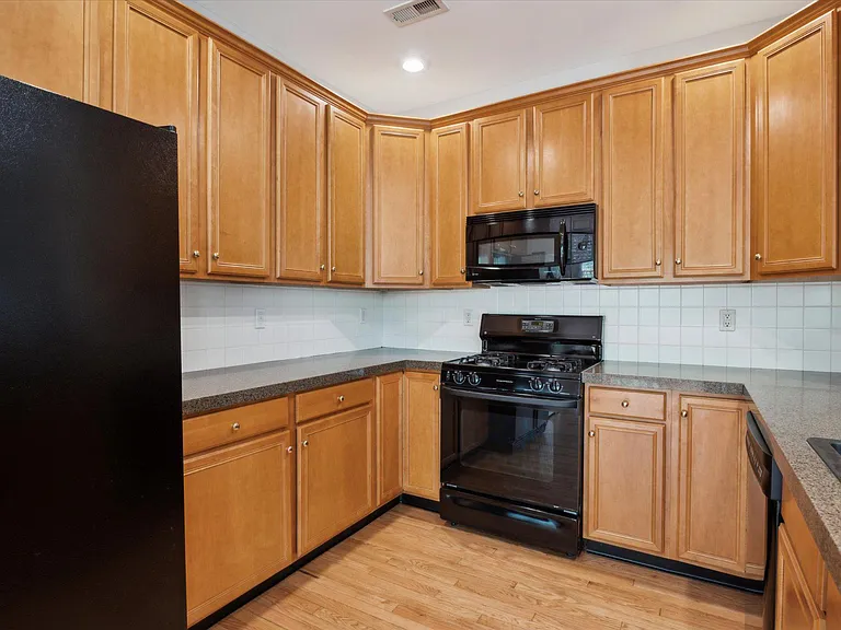 103 Birchwood Dr — Photo 10