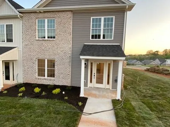 1032 Brownstone Ln, Forest, VA 24551