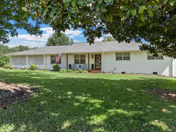 400 Lake Forest Dr, Spartanburg, SC 29307