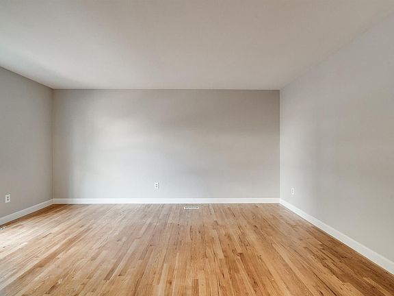 5th image of 2755 Page Ave