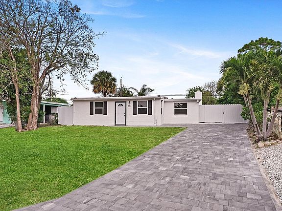 2nd image of 431 Ficus Tree Drive