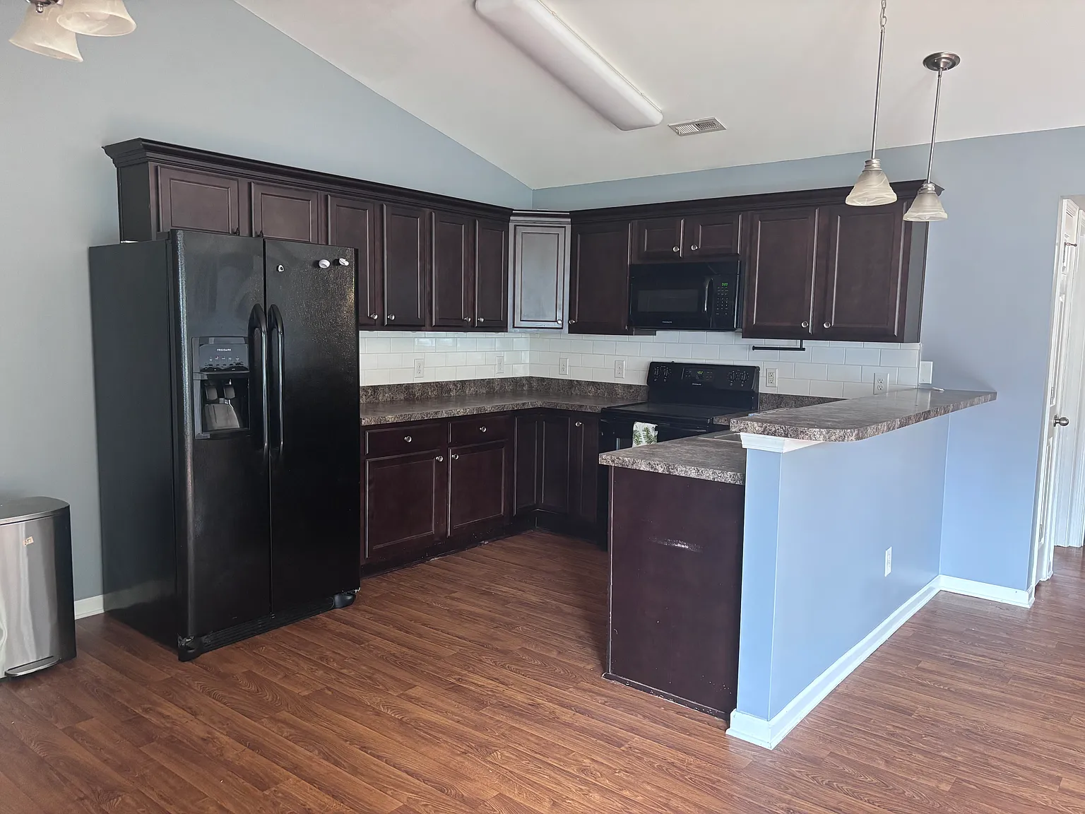 3 bed, 1600 sqft, $2,400 — Photo 4