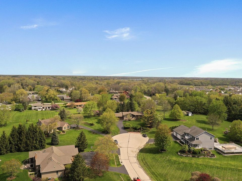 2nd image of 619 Majestic Ln