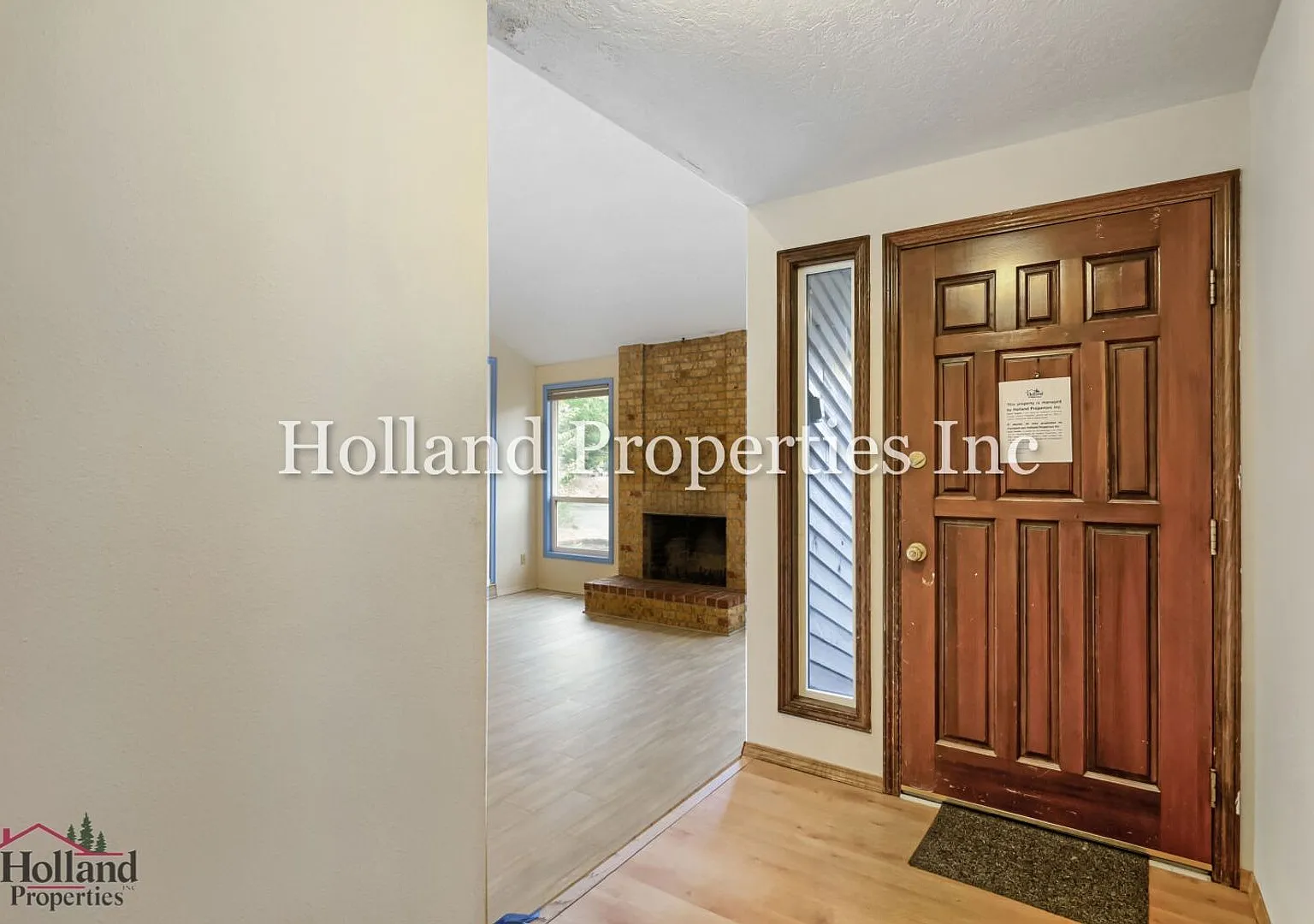 Charming 3-Bedroom Tualatin Home with Detached Office, Garden & Fireplace — Photo 4