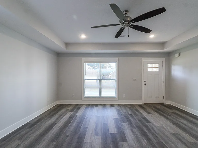 4717 Edgemont Dr — Photo 8