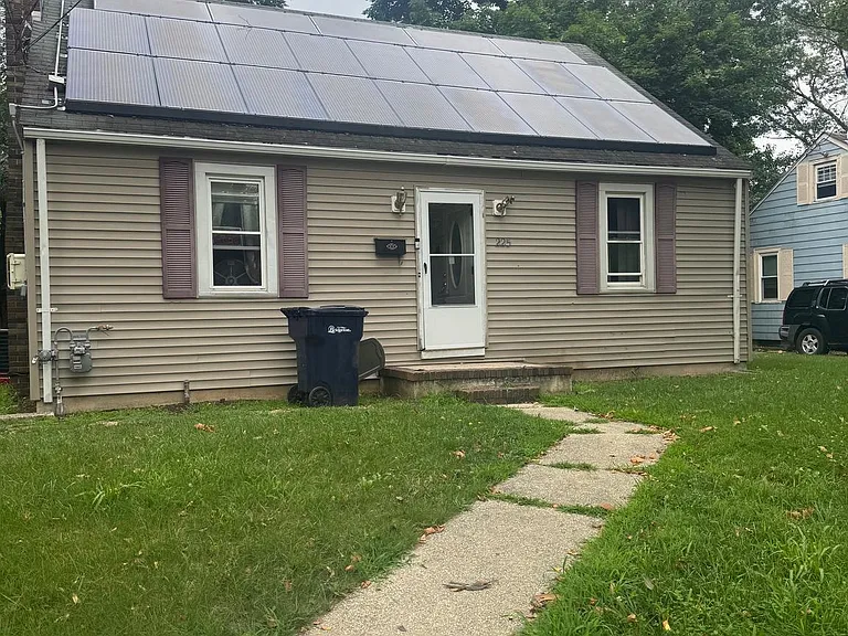 225 Giles Rd — Photo 1