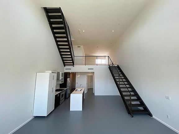 5th image of 803 N Wilcox Ave #9