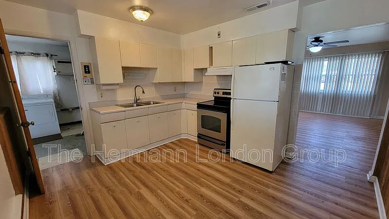 4 bed, 1.5 bath, 1299 sqft, $1,650 — Photo 3