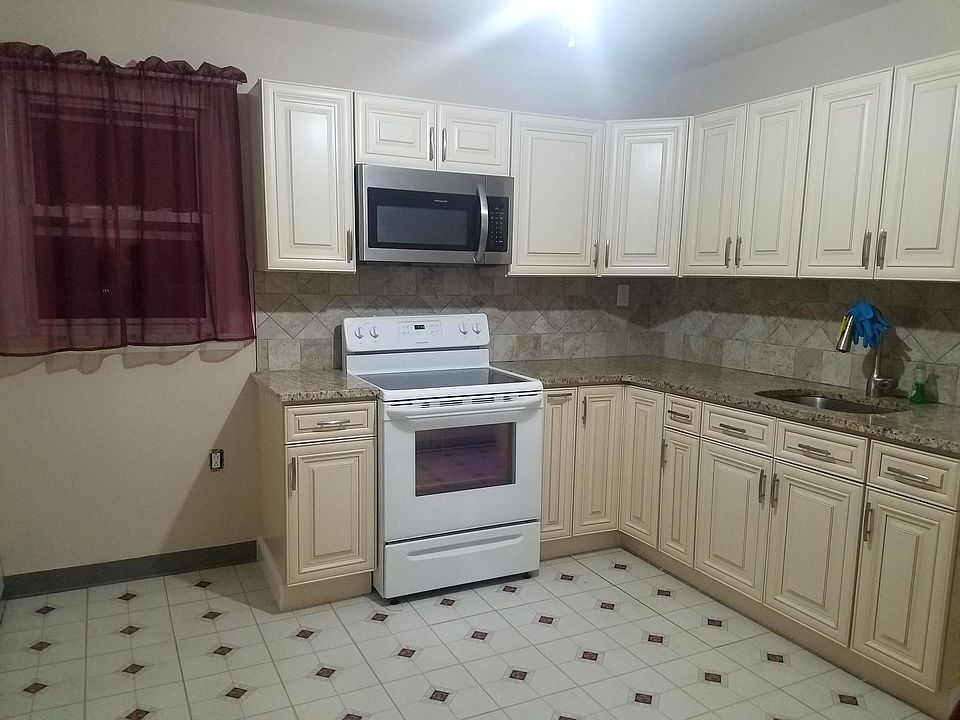 1st image of 800 N Broadway