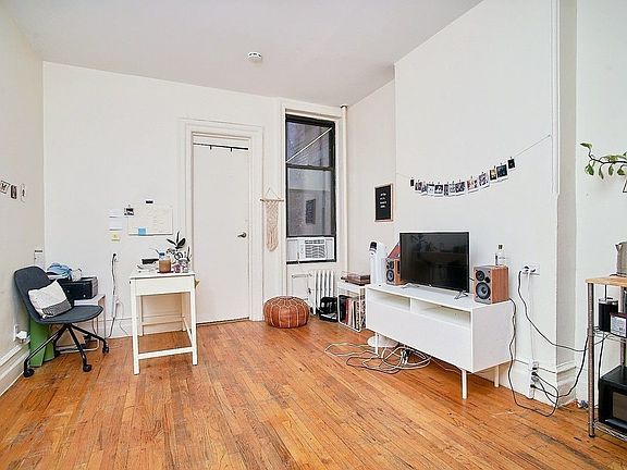 4th image of 66 W 106th St #3DD