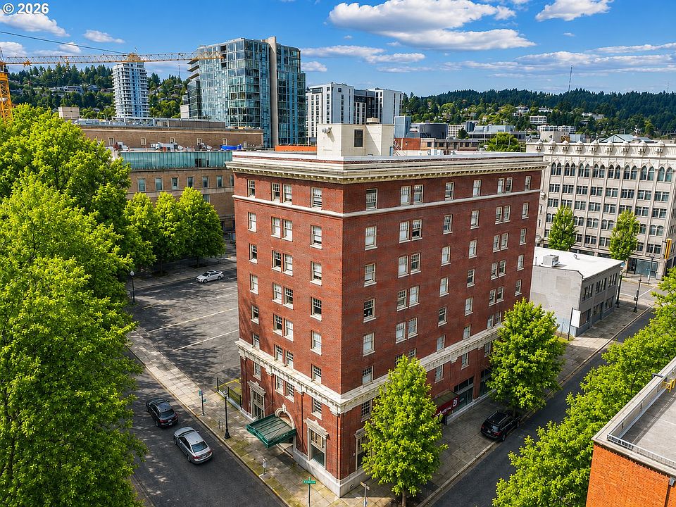1st image of 1005 SW Park Ave Unit 204