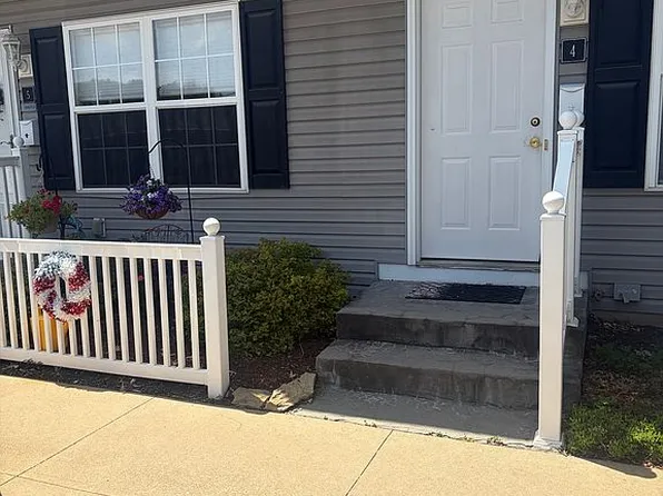 848 34th St NW APT 4, Canton, OH 44709